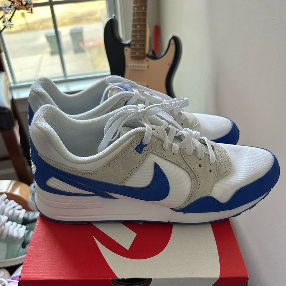 Barely worn Nike 89 Pegasus. Excellent condition!